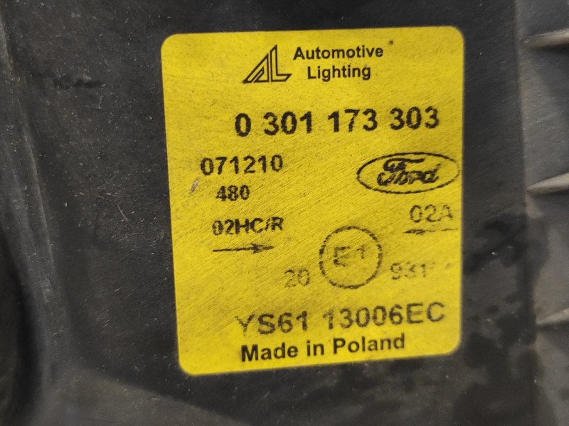 Recambio de faro izquierdo para ford fiesta berlina (dx) referencia OEM IAM 0301173303  YS6113006EC