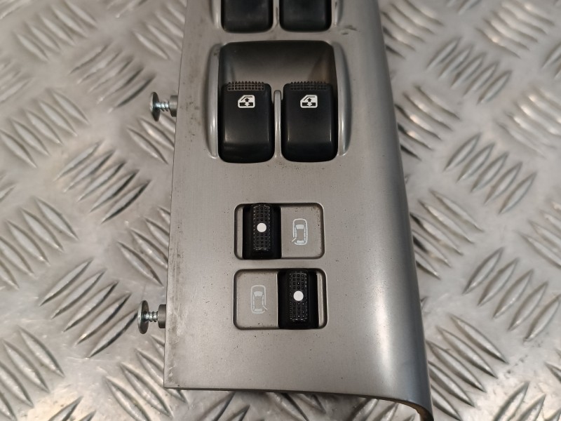 Recambio de mando elevalunas delantero izquierdo para kia carnival 2.9 crdi cat referencia OEM IAM 935704D3200T  