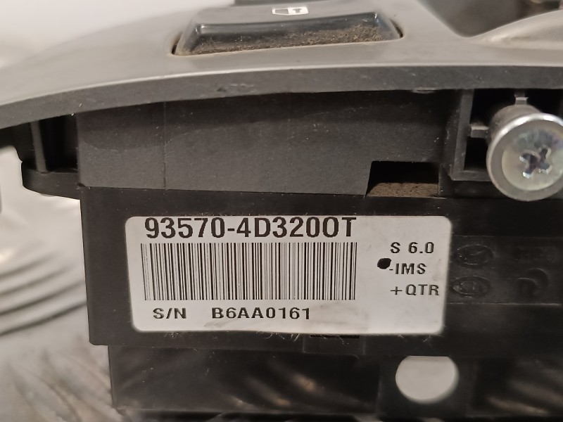 Recambio de mando elevalunas delantero izquierdo para kia carnival 2.9 crdi cat referencia OEM IAM 935704D3200T  