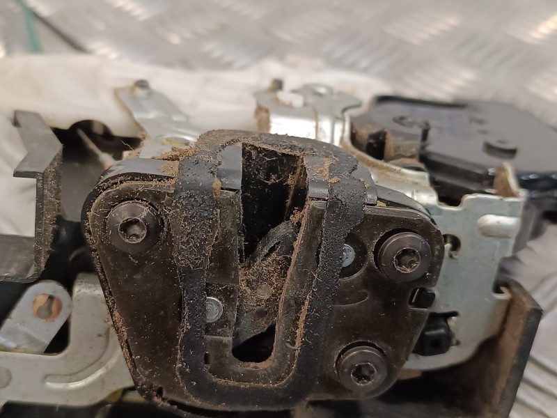 Recambio de cerradura puerta delantera izquierda para kia carnival 2.9 crdi cat referencia OEM IAM   