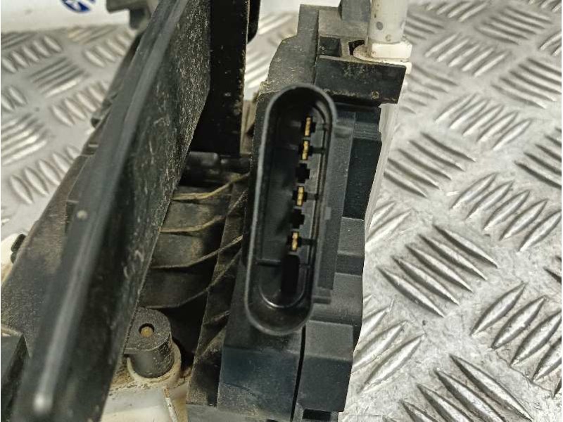 Recambio de cerradura puerta delantera derecha para ford fiesta (ccn) referencia OEM IAM 8A6AA21812  8A61A21978A