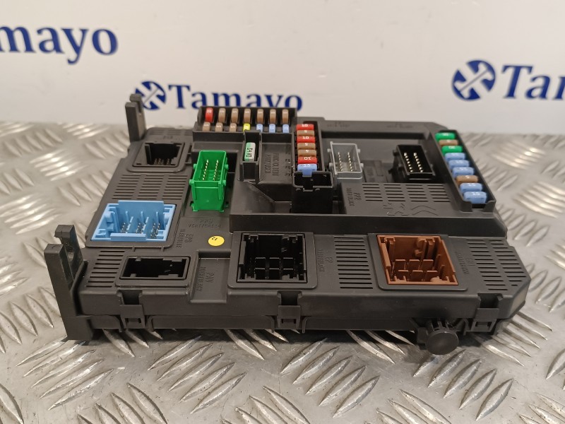 Recambio de caja reles / fusibles para peugeot 208 1.2 12v e-vti referencia OEM IAM 9807531680 22661F01 BSIN0200