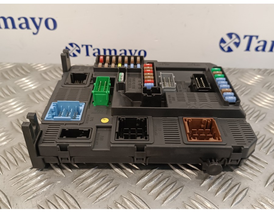 Recambio de caja reles / fusibles para peugeot 208 1.2 12v e-vti referencia OEM IAM 9807531680 22661F01 BSIN0200