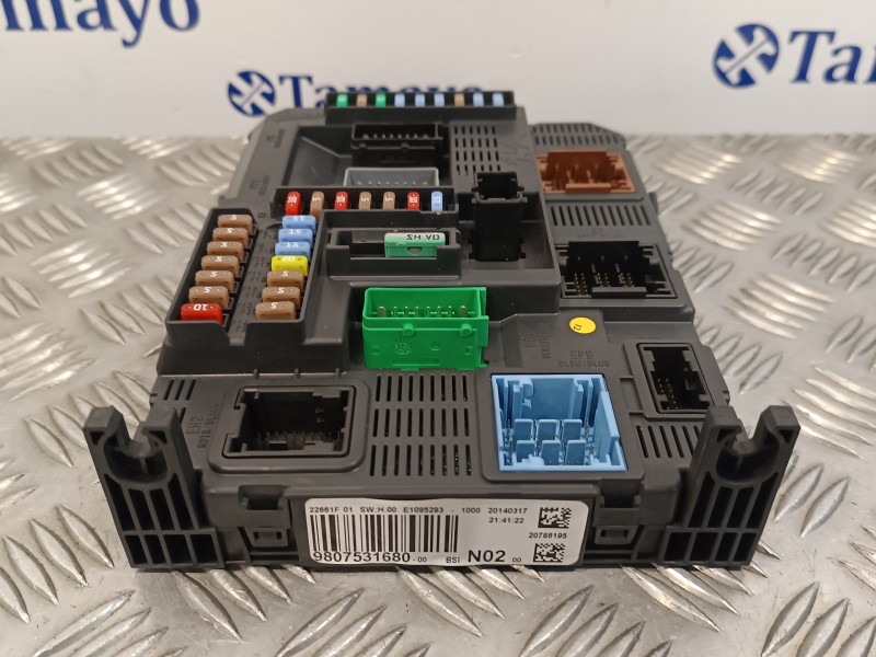 Recambio de caja reles / fusibles para peugeot 208 1.2 12v e-vti referencia OEM IAM 9807531680 22661F01 BSIN0200
