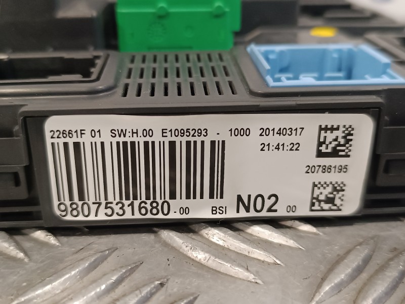 Recambio de caja reles / fusibles para peugeot 208 1.2 12v e-vti referencia OEM IAM 9807531680 22661F01 BSIN0200