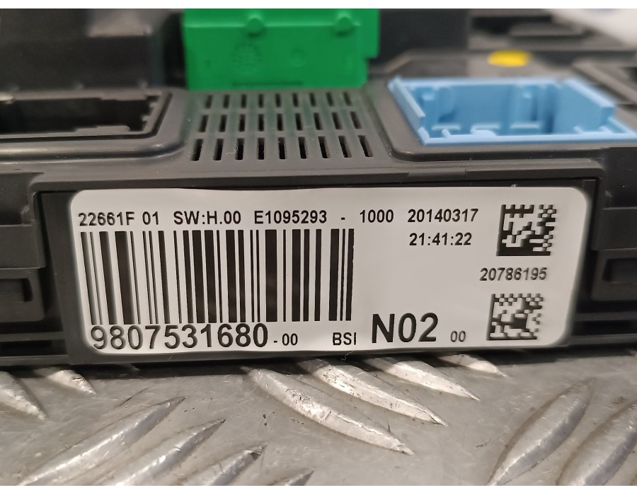 Recambio de caja reles / fusibles para peugeot 208 1.2 12v e-vti referencia OEM IAM 9807531680 22661F01 BSIN0200