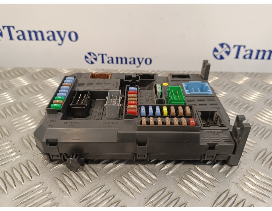 Recambio de caja reles / fusibles para peugeot 208 1.2 12v e-vti referencia OEM IAM 9807531680 22661F01 BSIN0200