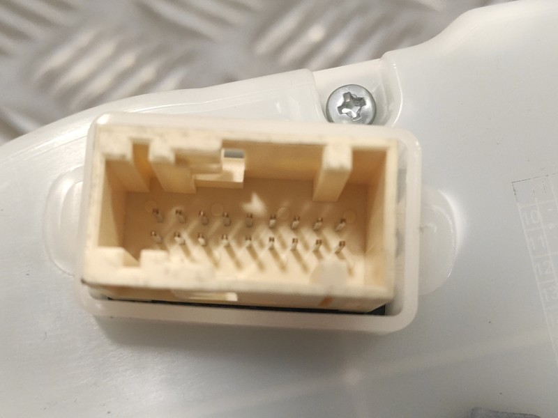 Recambio de cuadro instrumentos para peugeot 208 1.2 12v e-vti referencia OEM IAM 9805400380J 769167080U 769317790U