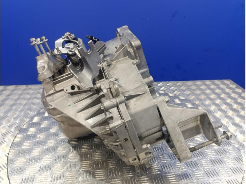 Recambio de caja cambios para opel zafira tourer referencia OEM IAM F40MYJ  