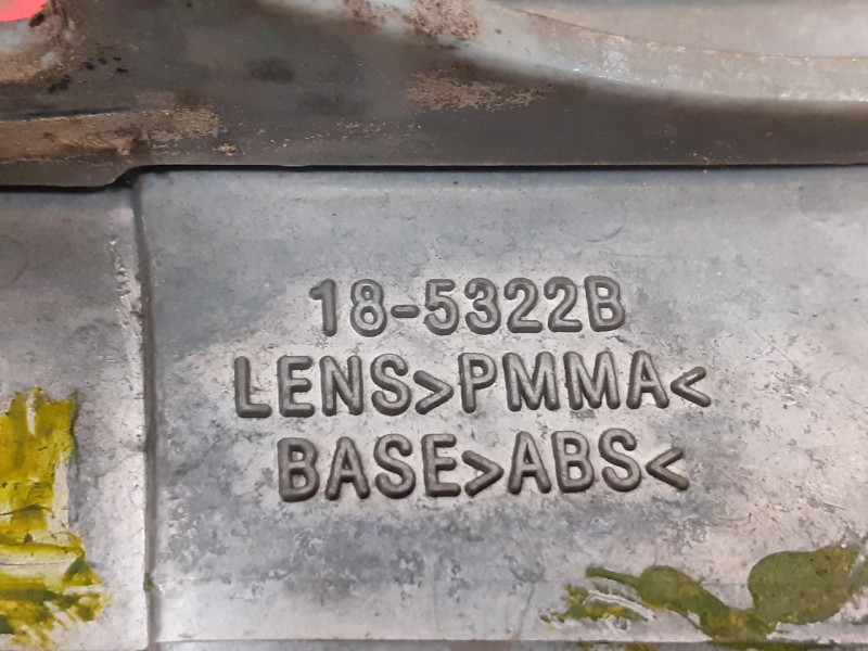 Recambio de piloto delantero izquierdo para volvo v40 familiar 1.8 cat referencia OEM IAM 185322B  