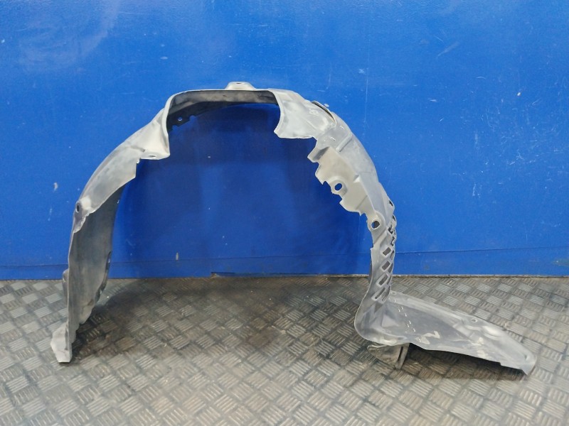 Recambio de plastico paso rueda delantero izquierdo para mazda 3 lim. (bl) referencia OEM IAM BBM4LH  