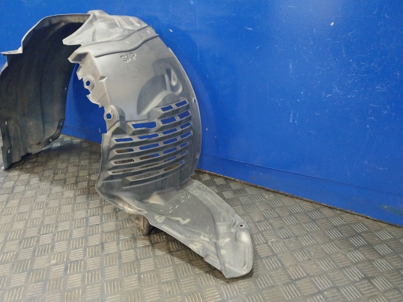 Recambio de plastico paso rueda delantero izquierdo para mazda 3 lim. (bl) referencia OEM IAM BBM4LH  