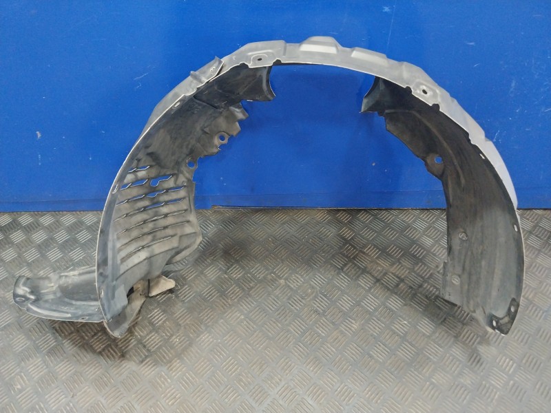 Recambio de plastico paso rueda delantero izquierdo para mazda 3 lim. (bl) referencia OEM IAM BBM4LH  