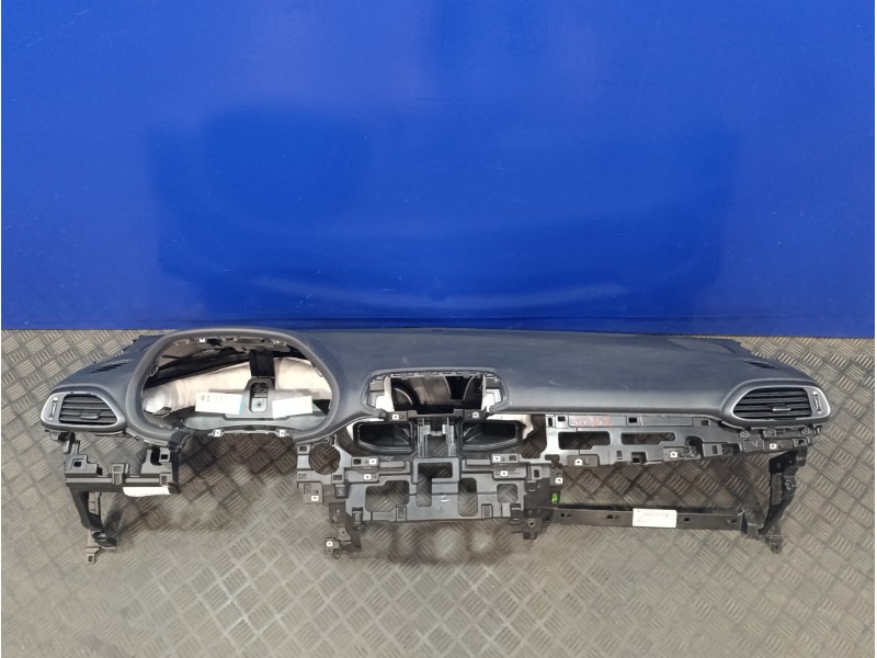 Recambio de salpicadero para hyundai i30 fastback 1.4 tgdi cat referencia OEM IAM 84721G4000 84710G4000 84711G4000