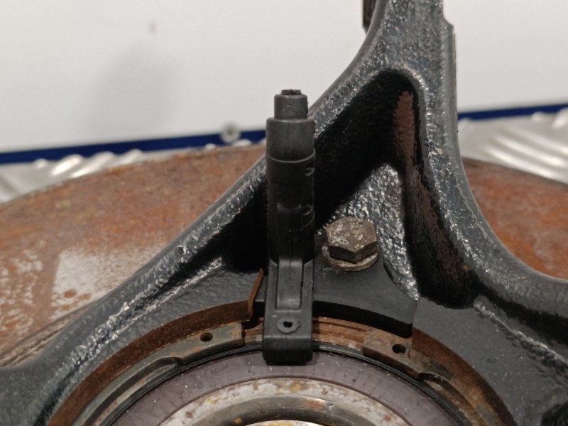 Recambio de mangueta delantera izquierda para peugeot 308 1.6 hdi fap referencia OEM IAM   