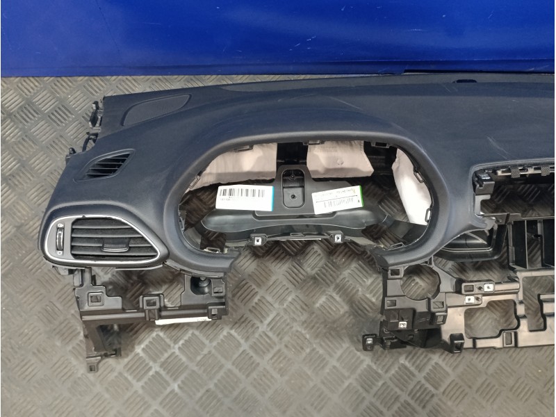 Recambio de salpicadero para hyundai i30 fastback 1.4 tgdi cat referencia OEM IAM 84721G4000 84710G4000 84711G4000