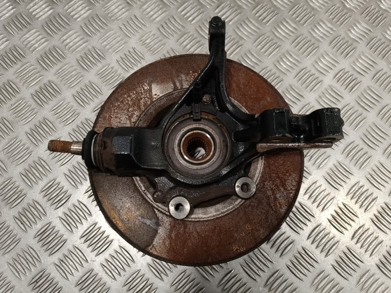 Recambio de mangueta delantera izquierda para peugeot 308 1.6 hdi fap referencia OEM IAM   