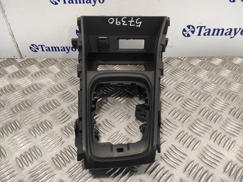 Recambio de consola central para renault captur ii 1.3 tce referencia OEM IAM 969124570R  969126679R