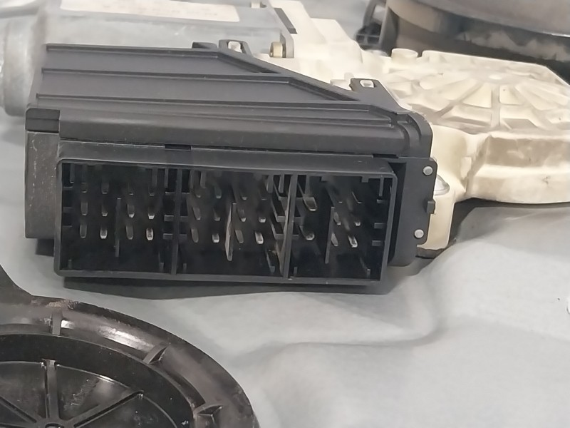 Recambio de elevalunas delantero izquierdo para seat cordoba berlina (6l2) referencia OEM IAM 6L4837751CM 6L0035411 6Q2959802A