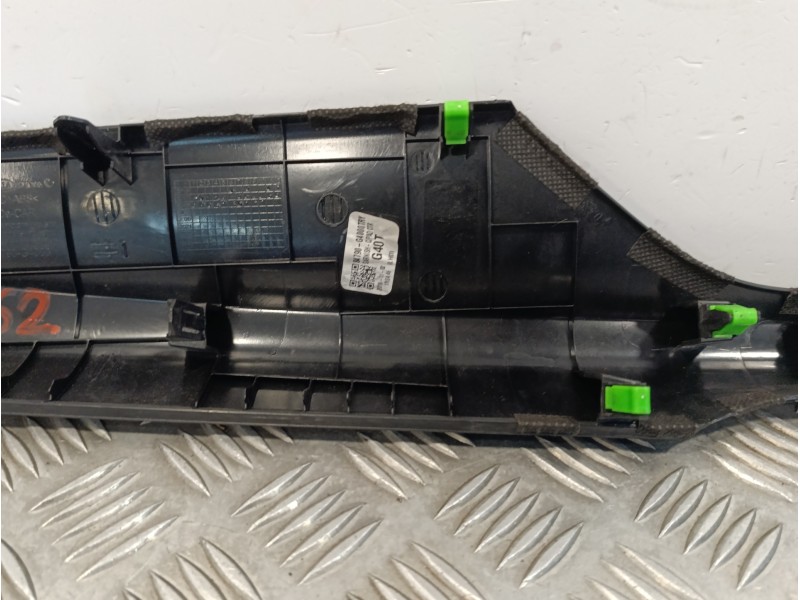Recambio de moldura para hyundai i30 fastback 1.4 tgdi cat referencia OEM IAM 84790G4000  