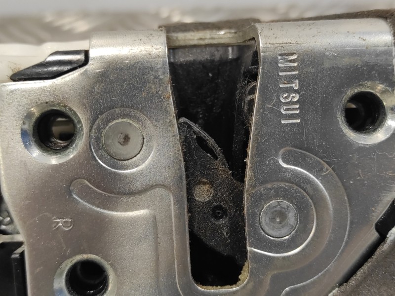 Recambio de cerradura puerta delantera derecha para toyota yaris 1.3 16v cat referencia OEM IAM   