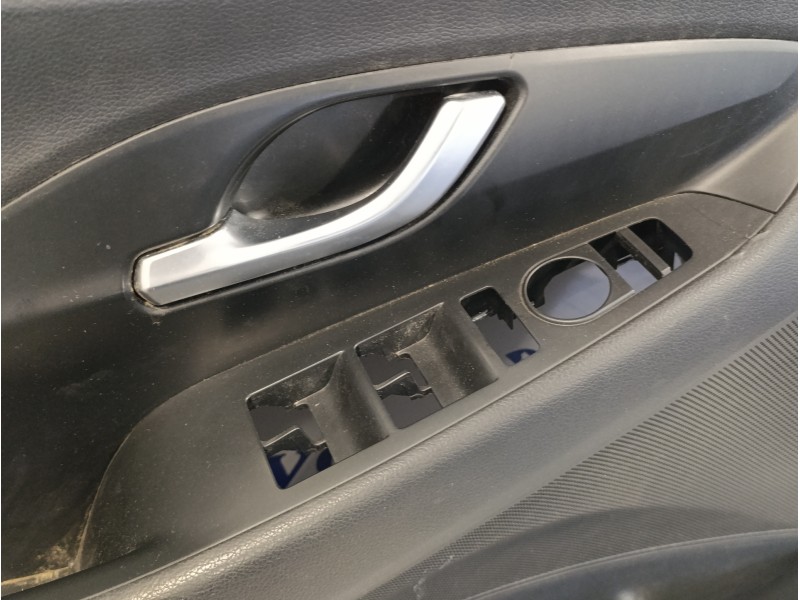 Recambio de guarnecido puerta delantera izquierda para hyundai i30 fastback 1.4 tgdi cat referencia OEM IAM 82301G4020TRY  