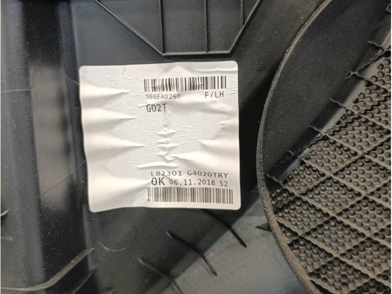 Recambio de guarnecido puerta delantera izquierda para hyundai i30 fastback 1.4 tgdi cat referencia OEM IAM 82301G4020TRY  