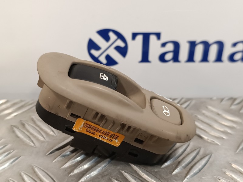 Recambio de mando elevalunas delantero derecho para kia carnival 2.9 crdi cat referencia OEM IAM 935804D801CS  