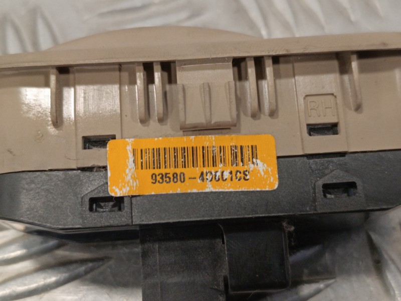 Recambio de mando elevalunas delantero derecho para kia carnival 2.9 crdi cat referencia OEM IAM 935804D801CS  