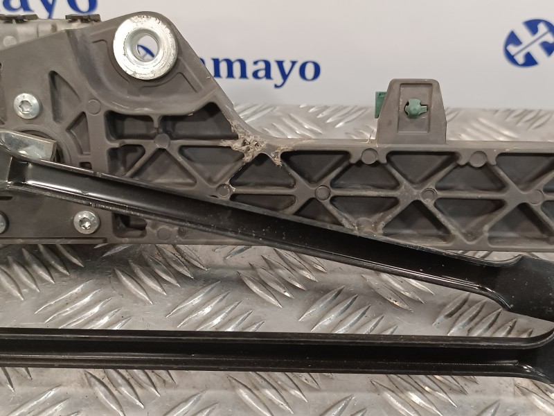 Recambio de motor limpia delantero para kia carnival 2.9 crdi cat referencia OEM IAM   