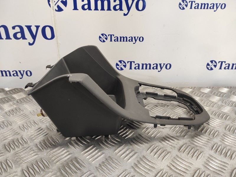 Recambio de moldura para hyundai i30 fastback 1.4 tgdi cat referencia OEM IAM 84651G4BA0  