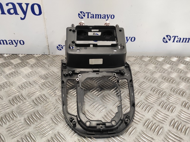 Recambio de moldura para hyundai i30 fastback 1.4 tgdi cat referencia OEM IAM 84651G4BA0  