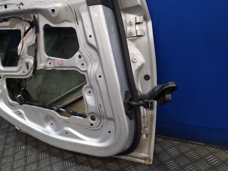 Recambio de puerta trasera izquierda para bmw serie 3 berlina (e90) 2.0 16v diesel cat referencia OEM IAM   