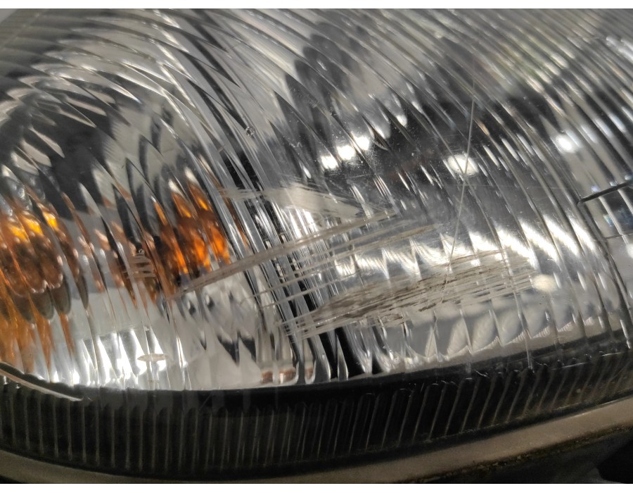 Recambio de faro derecho para renault clio ii fase i (b/cbo) 1.2 referencia OEM IAM 7701045994  67735105