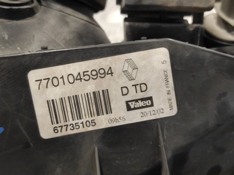 Recambio de faro derecho para renault clio ii fase i (b/cbo) 1.2 referencia OEM IAM 7701045994  67735105