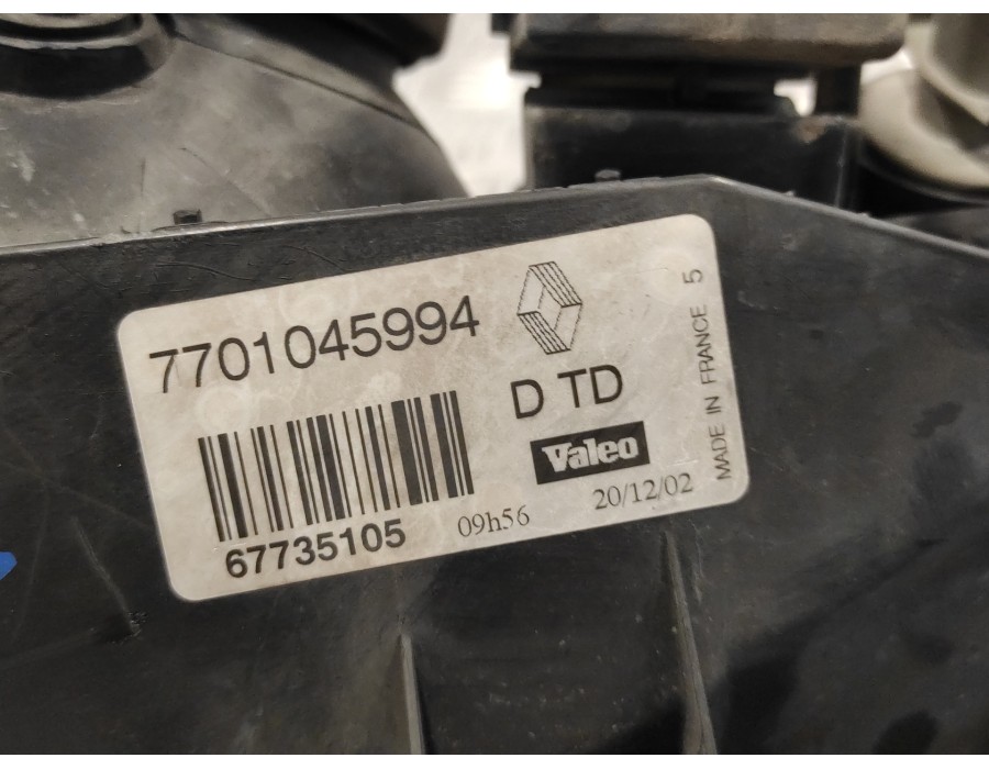 Recambio de faro derecho para renault clio ii fase i (b/cbo) 1.2 referencia OEM IAM 7701045994  67735105