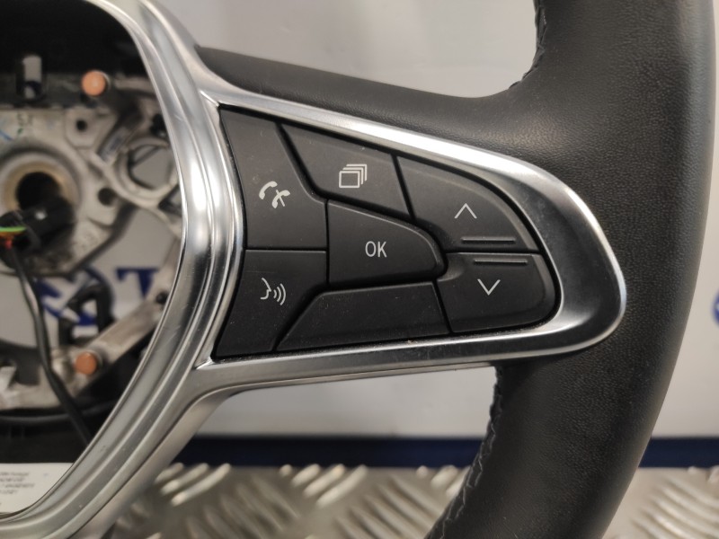 Recambio de volante para renault captur ii 1.3 tce referencia OEM IAM 34268102C 34267795 34267788A