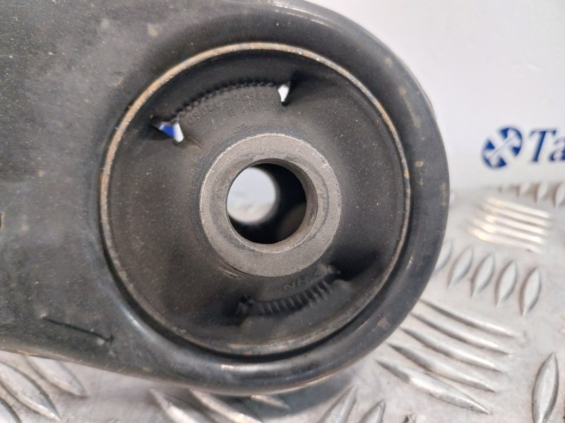 Recambio de brazo suspension inferior delantero izquierdo para toyota auris 1.6 16v cat referencia OEM IAM   