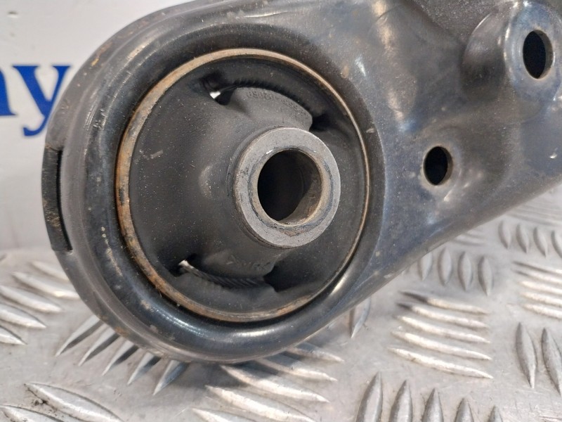 Recambio de brazo suspension inferior delantero derecho para toyota auris 1.6 16v cat referencia OEM IAM   