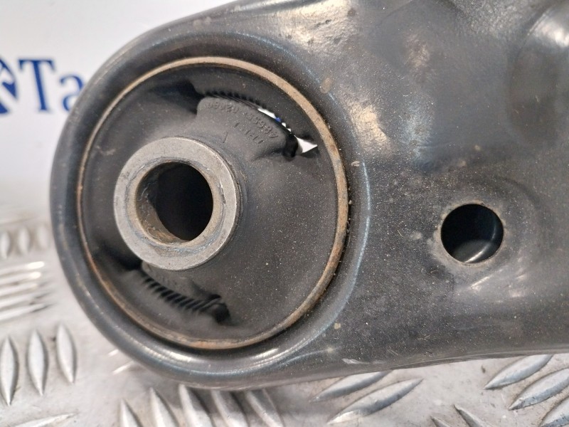 Recambio de brazo suspension inferior delantero derecho para toyota auris 1.6 16v cat referencia OEM IAM   