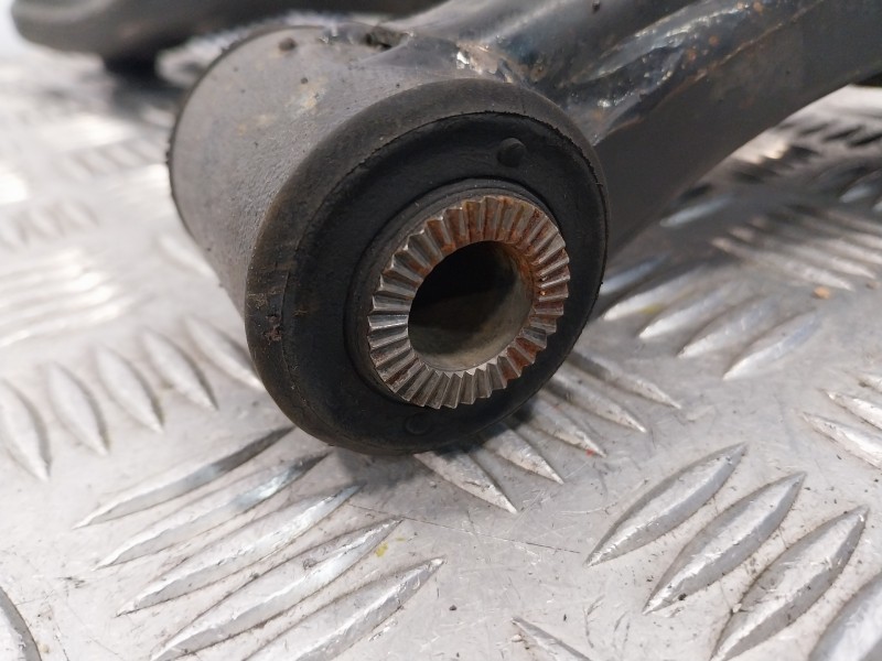 Recambio de brazo suspension inferior delantero derecho para toyota auris 1.6 16v cat referencia OEM IAM   