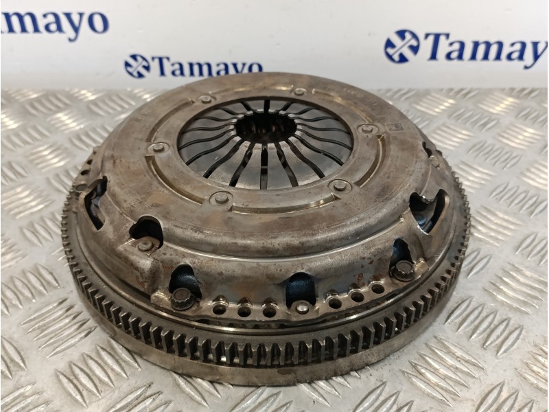 Recambio de volante motor para volkswagen polo 1.0 tsi referencia OEM IAM 04C105273G 161878006907 163082001875