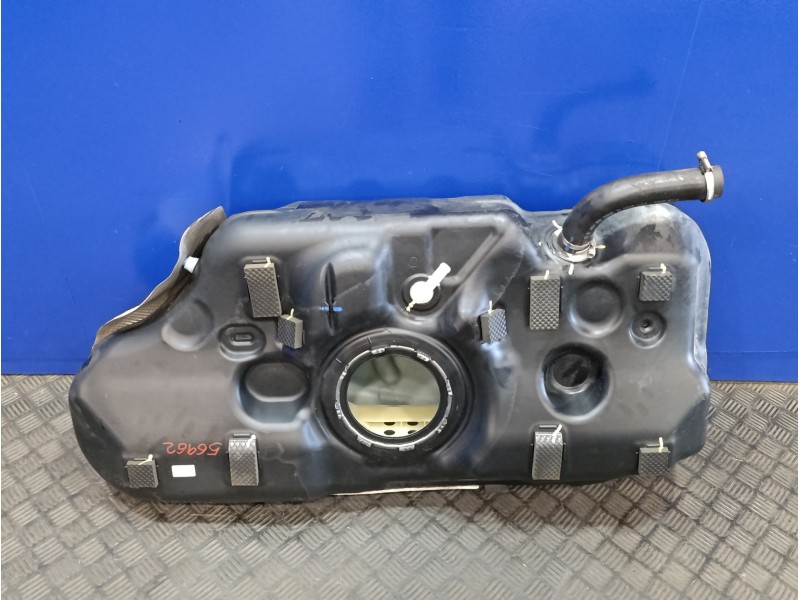 Recambio de deposito combustible para hyundai i30 fastback 1.4 tgdi cat referencia OEM IAM 31150G4000  