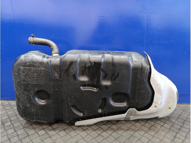 Recambio de deposito combustible para hyundai i30 fastback 1.4 tgdi cat referencia OEM IAM 31150G4000  