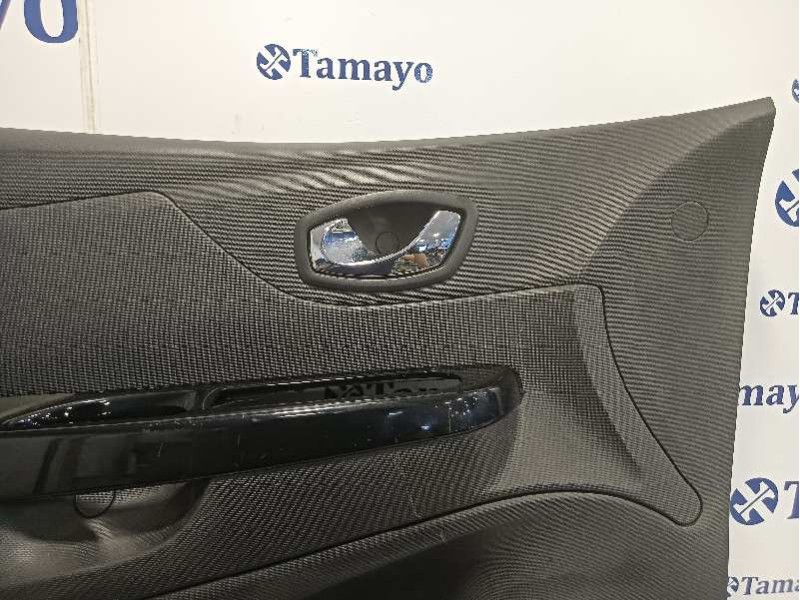 Recambio de guarnecido puerta delantera izquierda para renault captur referencia OEM IAM 156067372  156067352