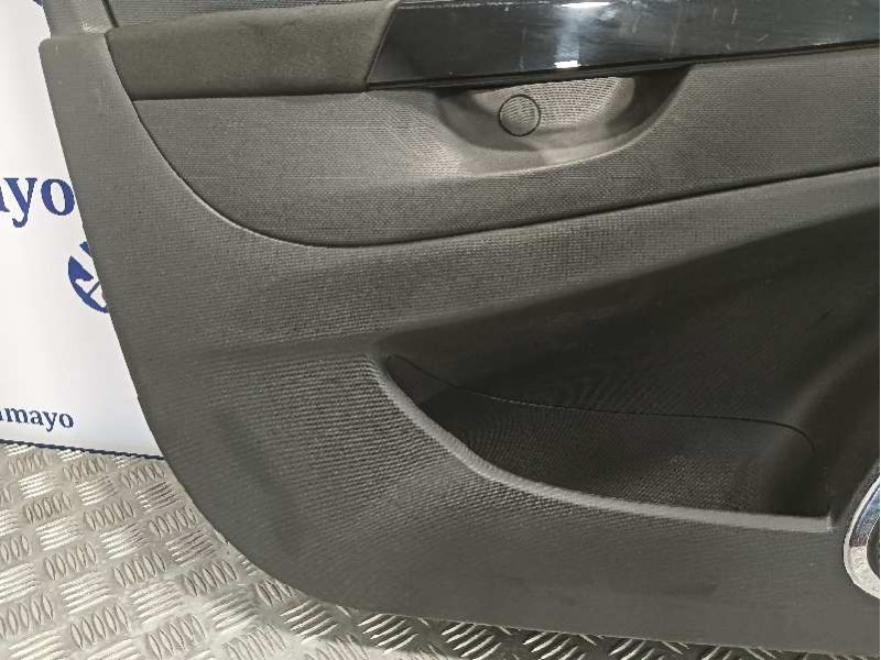 Recambio de guarnecido puerta delantera izquierda para renault captur referencia OEM IAM 156067372  156067352