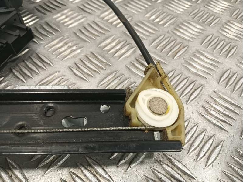 Recambio de elevalunas trasero derecho para audi a4 avant (8e) referencia OEM IAM 8E0959802A 105849108 105999108