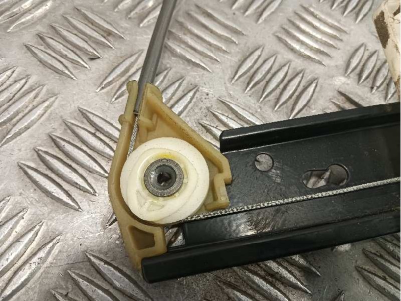 Recambio de elevalunas trasero derecho para audi a4 avant (8e) referencia OEM IAM 8E0959802A 105849108 105999108
