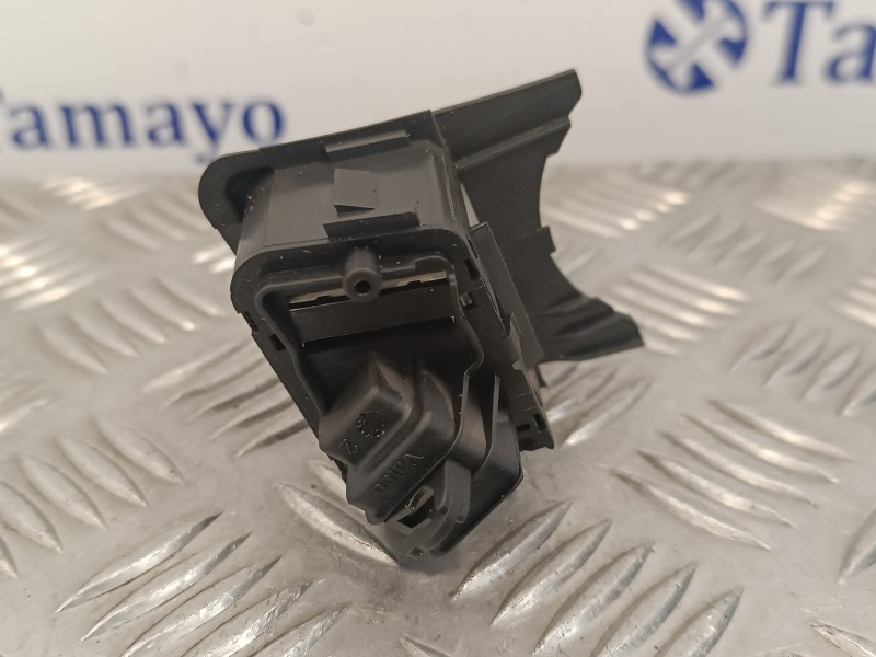 Recambio de mando volante para renault scenic ii 1.5 dci diesel referencia OEM IAM 8200206738  61890007
