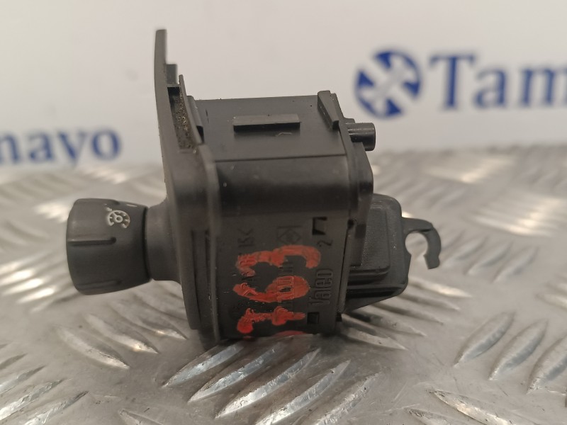 Recambio de mando volante para renault scenic ii 1.5 dci diesel referencia OEM IAM 8200206738  61890007